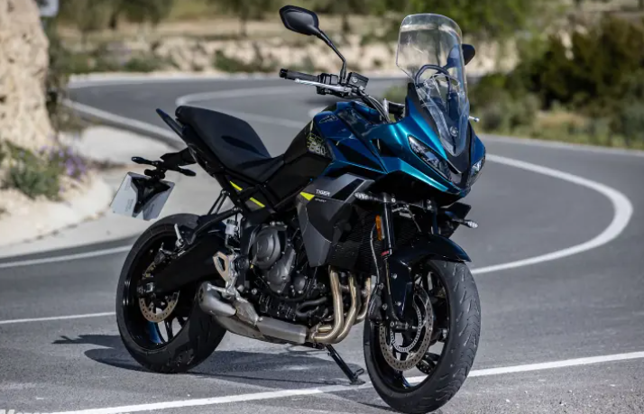 Triumph Tiger Sport 660 2026 të mashtron në pamje – por në kthesa zbulon fytyrën e vërtetë