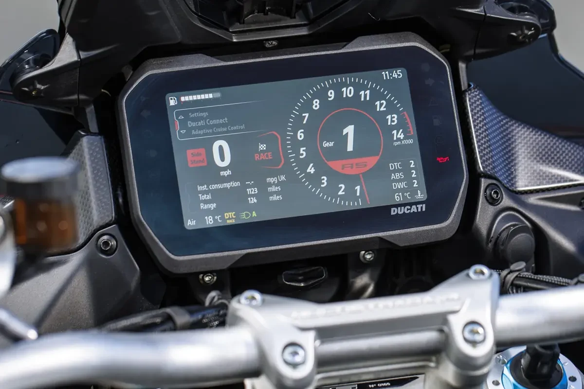 Ekrani TFT 6.5 inç i Ducati Multistrada V4 RS 2026