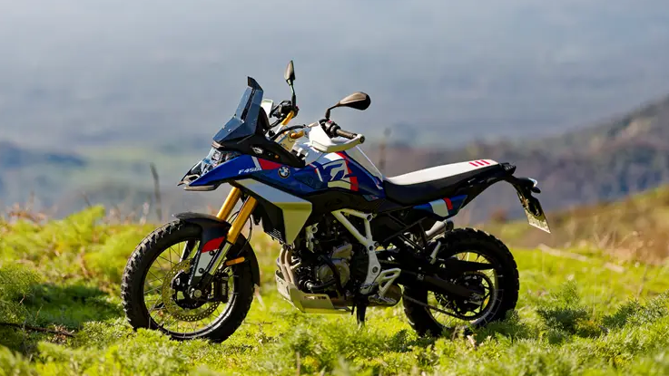 BMW F 450 GS hyn fort në klasën A2: 48 kuaj fuqi, vetëm 178 kg dhe çmim nga 7,590 euro