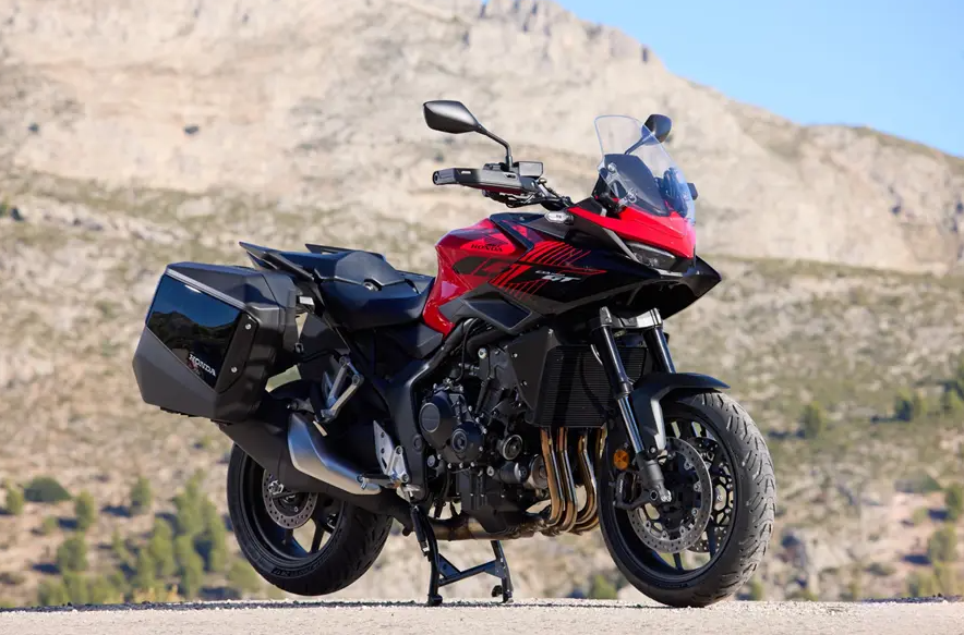 Honda CB1000GT 2026 sfidon klasën sport-touring: 150 Kuaj Fuqi dhe opsione të shumta nga 14,699 euro
