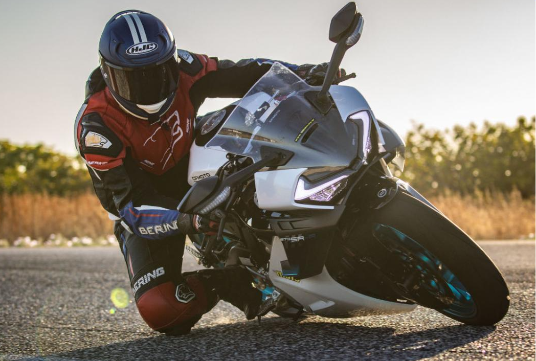 CFMOTO 675SR-R: Supersport me 94 kuaj fuqi dhe çmim 7.790 euro